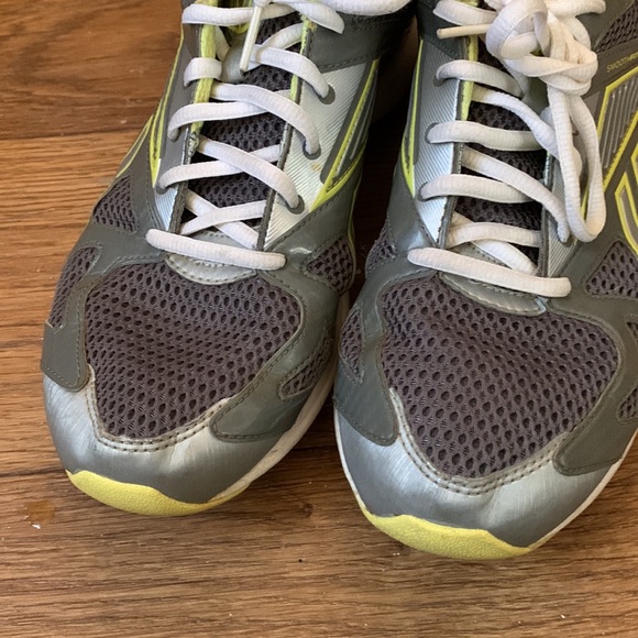 Reebok Smooth Fit Play Dry Grey/White/Yellow Sneakers 9.5 EUC - Picture 4 of 9